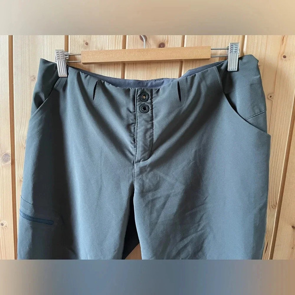 Women's REI Nylon Capris Pants.  Grey.  Size 10 - Picture 3 of 5